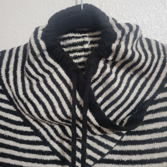 Philosophy sweater with stripes size small - Picture 3 of 8